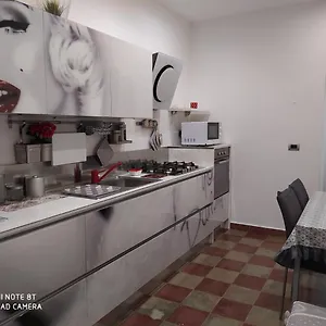 https://appartamento-via-filippini.taorminaitalyhotels.com