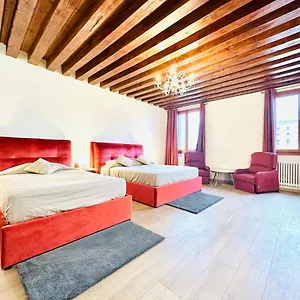 https://luxury-suites.hotelslidodijesolo.com